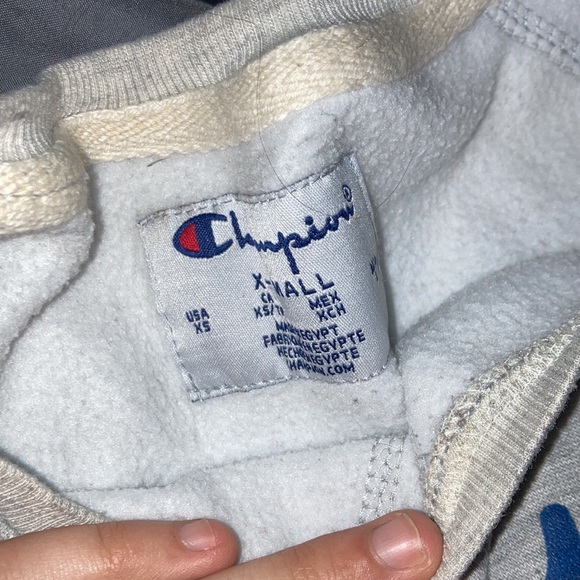 Champion Pull-Over - Picture 2 of 2